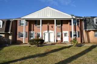 25 Glen Hollow Drive H-23, Holtsville, NY 11742