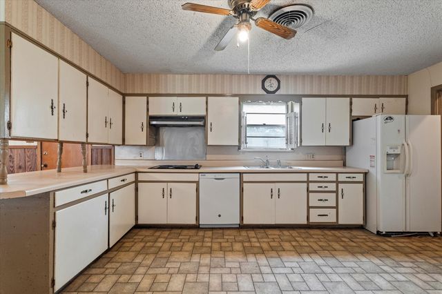 3325 N Grand Avenue, Gainesville, TX 76240