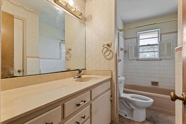 3325 N Grand Avenue, Gainesville, TX 76240