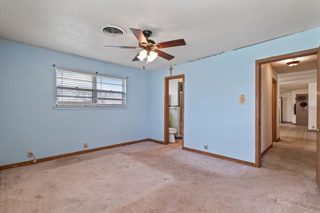 3325 N Grand Avenue, Gainesville, TX 76240