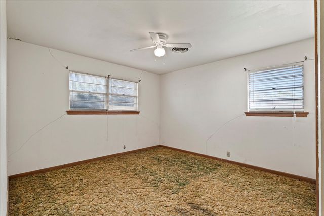 3325 N Grand Avenue, Gainesville, TX 76240