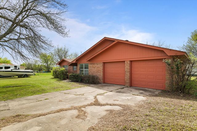 3325 N Grand Avenue, Gainesville, TX 76240