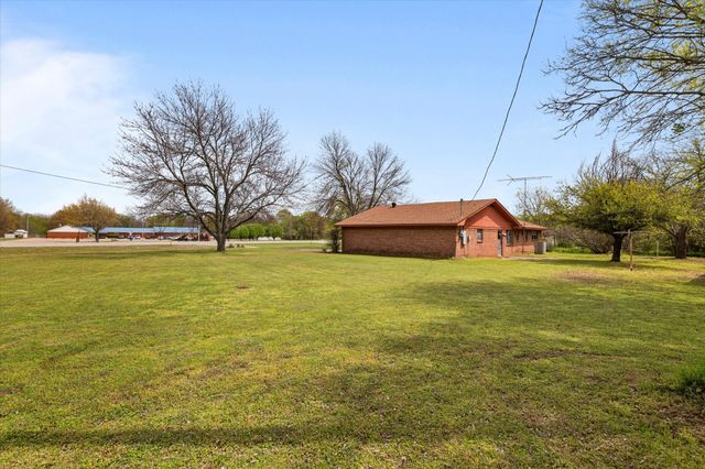 3325 N Grand Avenue, Gainesville, TX 76240