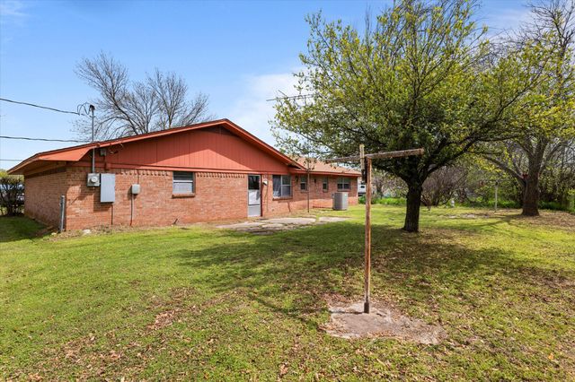 3325 N Grand Avenue, Gainesville, TX 76240
