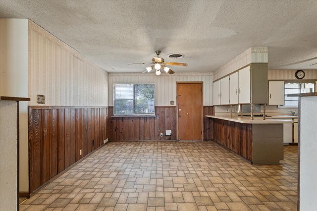 3325 N Grand Avenue, Gainesville, TX 76240