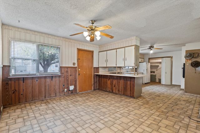 3325 N Grand Avenue, Gainesville, TX 76240