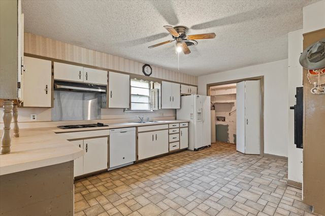 3325 N Grand Avenue, Gainesville, TX 76240