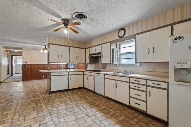 3325 N Grand Avenue, Gainesville, TX 76240