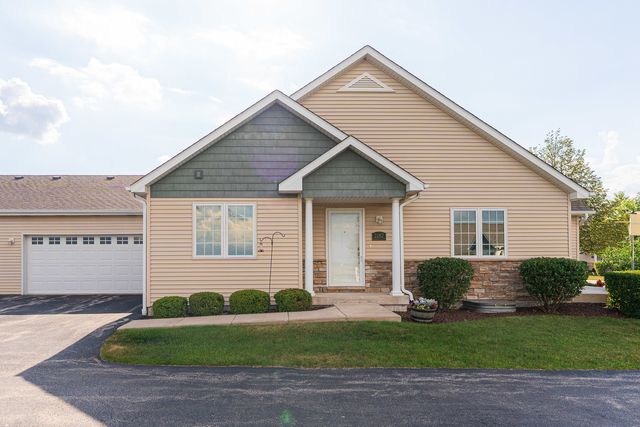 2182 Waterbury Lane E 2182, Sycamore, IL 60178