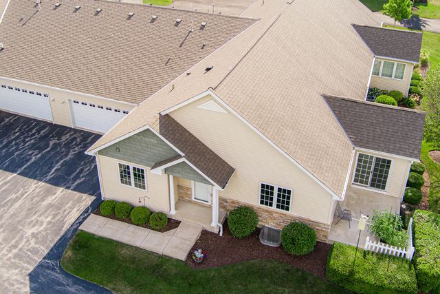2182 Waterbury Lane E 2182, Sycamore, IL 60178