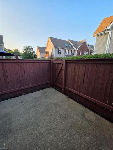 1002 Willow Green CT, Chesapeake, VA 23320