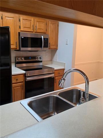 1002 Willow Green CT, Chesapeake, VA 23320