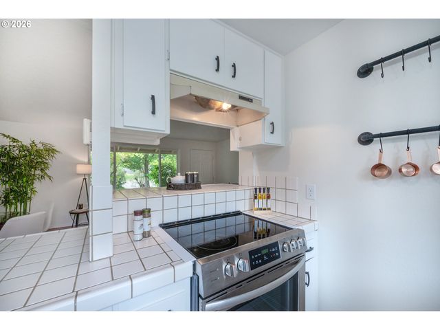 820 E 35TH Ave, Eugene, OR 97405