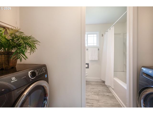 820 E 35TH Ave, Eugene, OR 97405