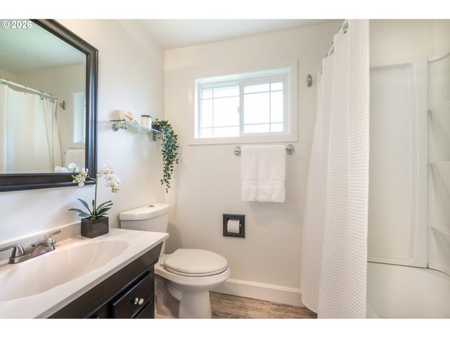820 E 35TH Ave, Eugene, OR 97405