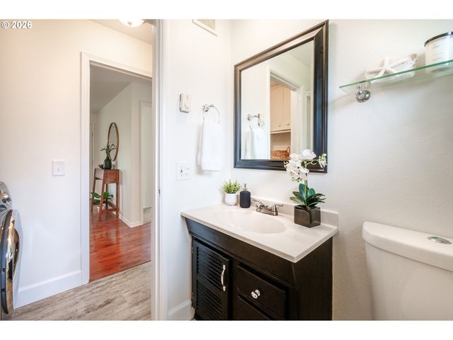820 E 35TH Ave, Eugene, OR 97405