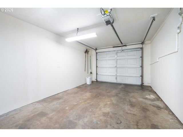 820 E 35TH Ave, Eugene, OR 97405
