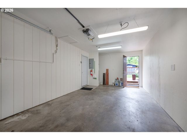 820 E 35TH Ave, Eugene, OR 97405