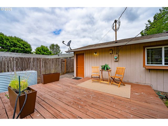 820 E 35TH Ave, Eugene, OR 97405