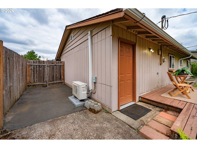 820 E 35TH Ave, Eugene, OR 97405