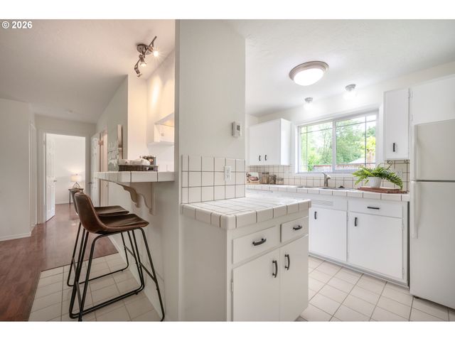 820 E 35TH Ave, Eugene, OR 97405