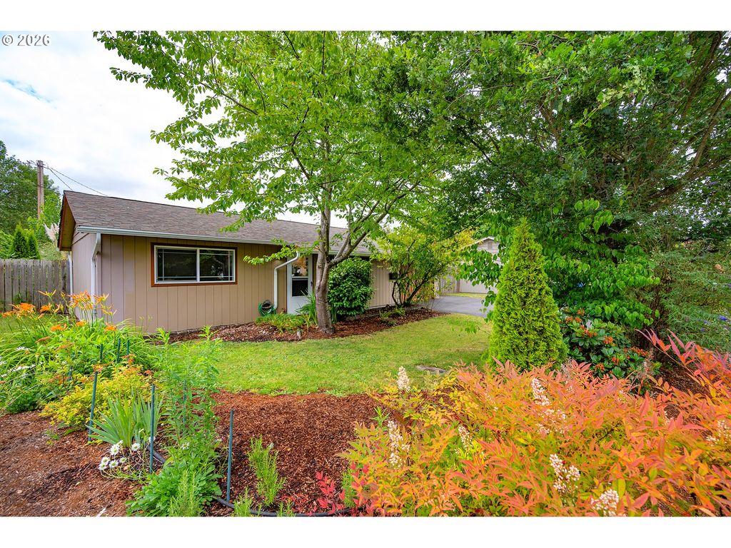 820 E 35TH Ave, Eugene, OR 97405