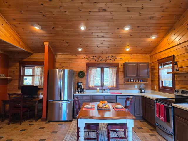 214 Pine Acres Road, Townshend, VT 05353