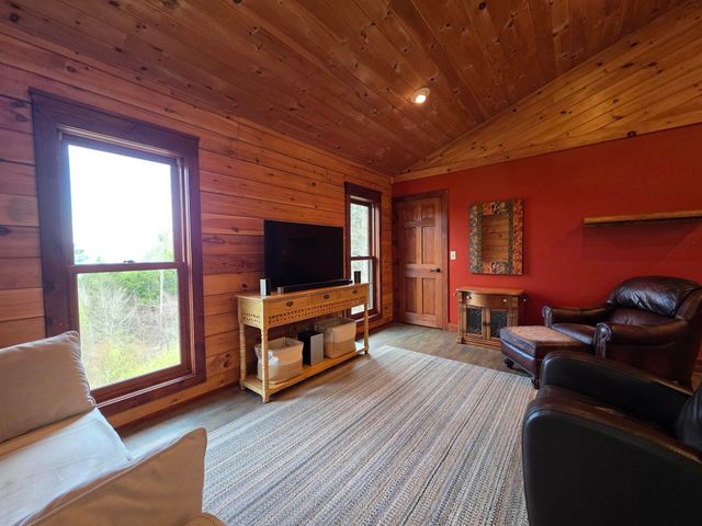 214 Pine Acres Road, Townshend, VT 05353