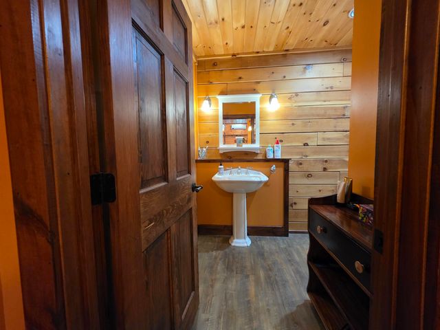 214 Pine Acres Road, Townshend, VT 05353