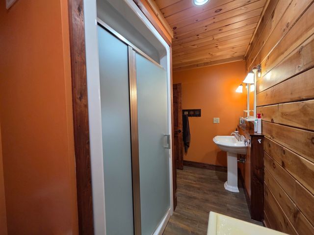 214 Pine Acres Road, Townshend, VT 05353