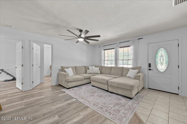 105 OAKWOOD Road, Satsuma, FL 32189