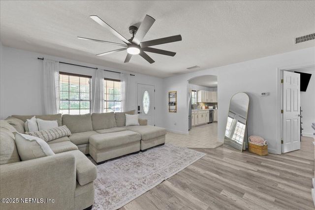 105 OAKWOOD Road, Satsuma, FL 32189