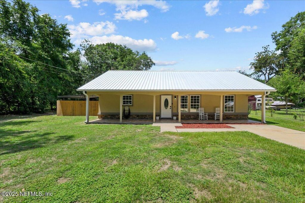 105 OAKWOOD Road, Satsuma, FL 32189