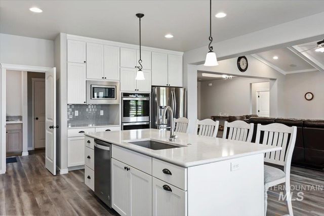 1935 Brook Stone Dr, Twin Falls, ID 83301