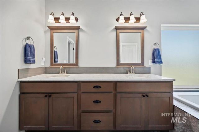 1935 Brook Stone Dr, Twin Falls, ID 83301