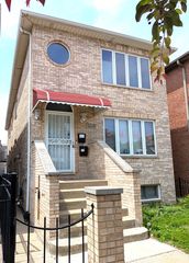 2628 S Emerald Avenue, Chicago, IL 60616