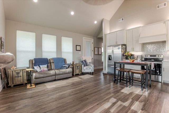 1040 Pioneer Crossing, Weatherford, TX 76088