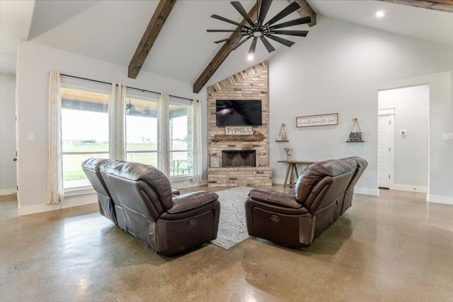 1040 Pioneer Crossing, Weatherford, TX 76088