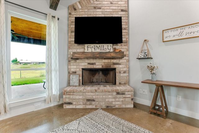 1040 Pioneer Crossing, Weatherford, TX 76088