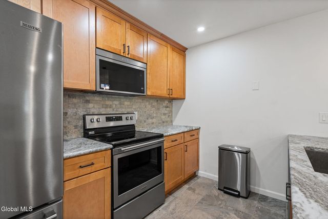 413 Hampton Place Boulevard, North Greenbush, NY 12180