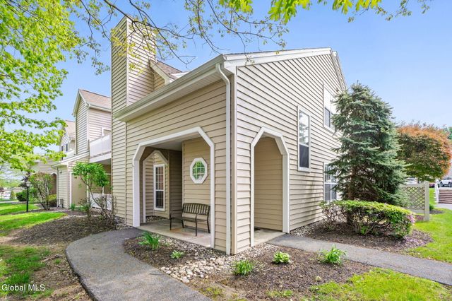 413 Hampton Place Boulevard, North Greenbush, NY 12180
