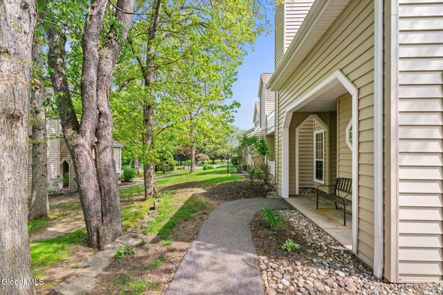 413 Hampton Place Boulevard, North Greenbush, NY 12180