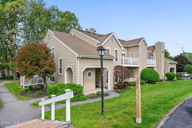 413 Hampton Place Boulevard, North Greenbush, NY 12180