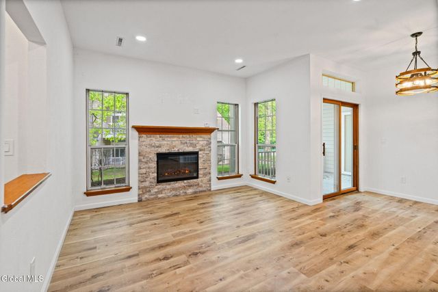 413 Hampton Place Boulevard, North Greenbush, NY 12180