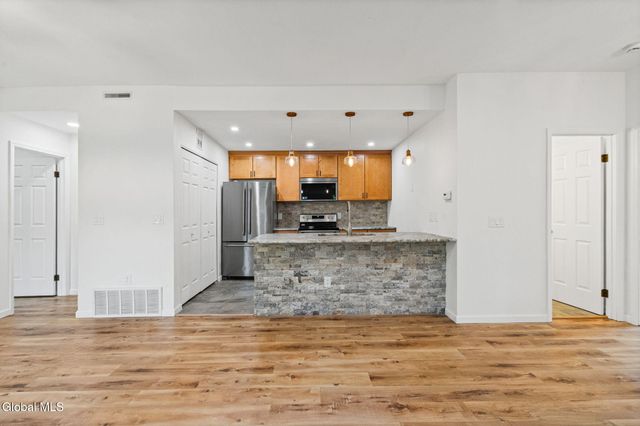 413 Hampton Place Boulevard, North Greenbush, NY 12180
