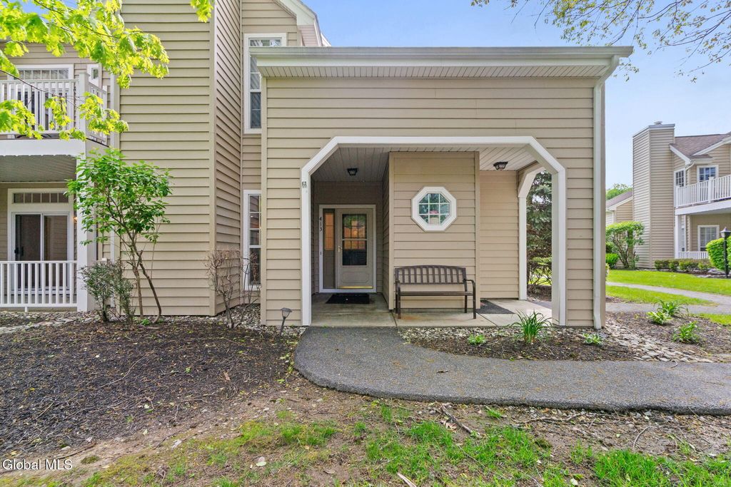 413 Hampton Place Boulevard, North Greenbush, NY 12180