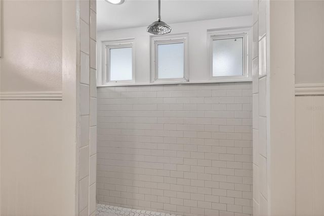 92 S TROWELL AVENUE, Umatilla, FL 32784