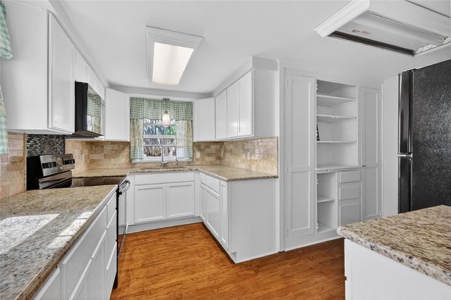 92 S TROWELL AVENUE, Umatilla, FL 32784