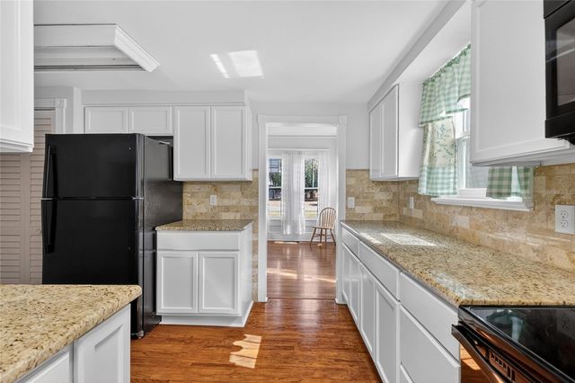 92 S TROWELL AVENUE, Umatilla, FL 32784