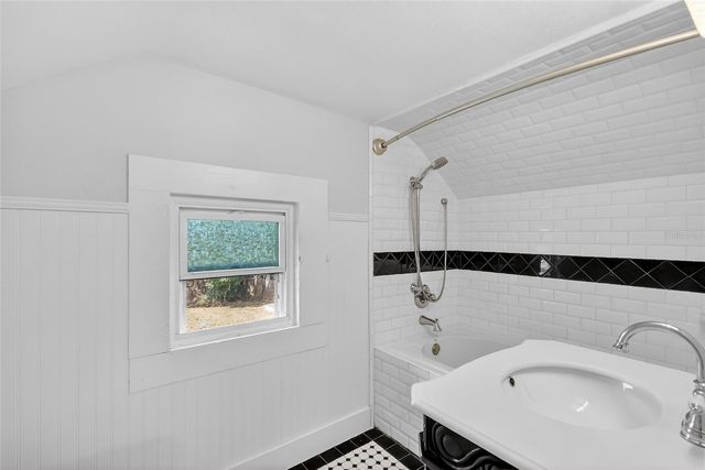 92 S TROWELL AVENUE, Umatilla, FL 32784